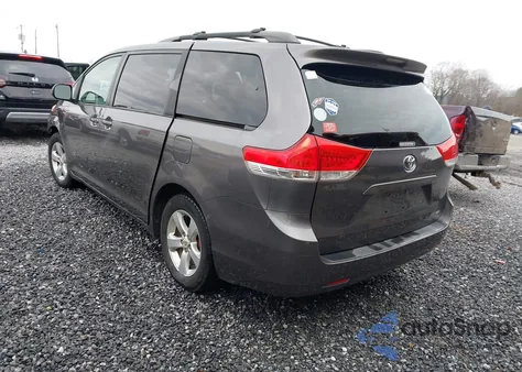 2012 Toyota Sienna Le V6 8 Passenger z USA, uszkodzony, nr VIN 5TDKK3DC9CS270970